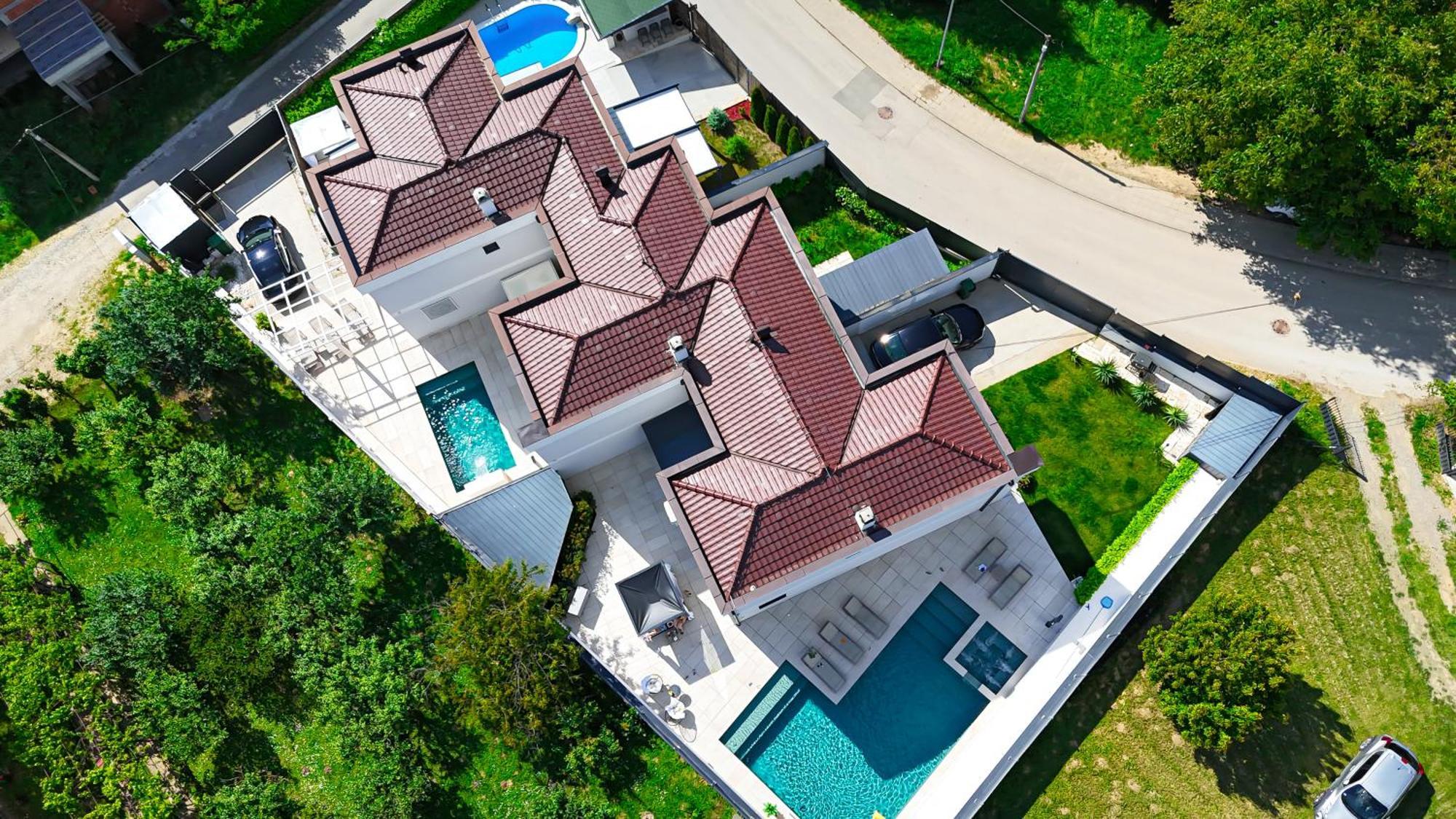 Mi Casa 2 *